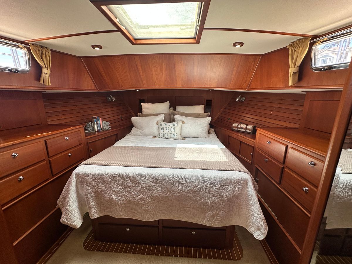 2004 Grand Banks 49 
