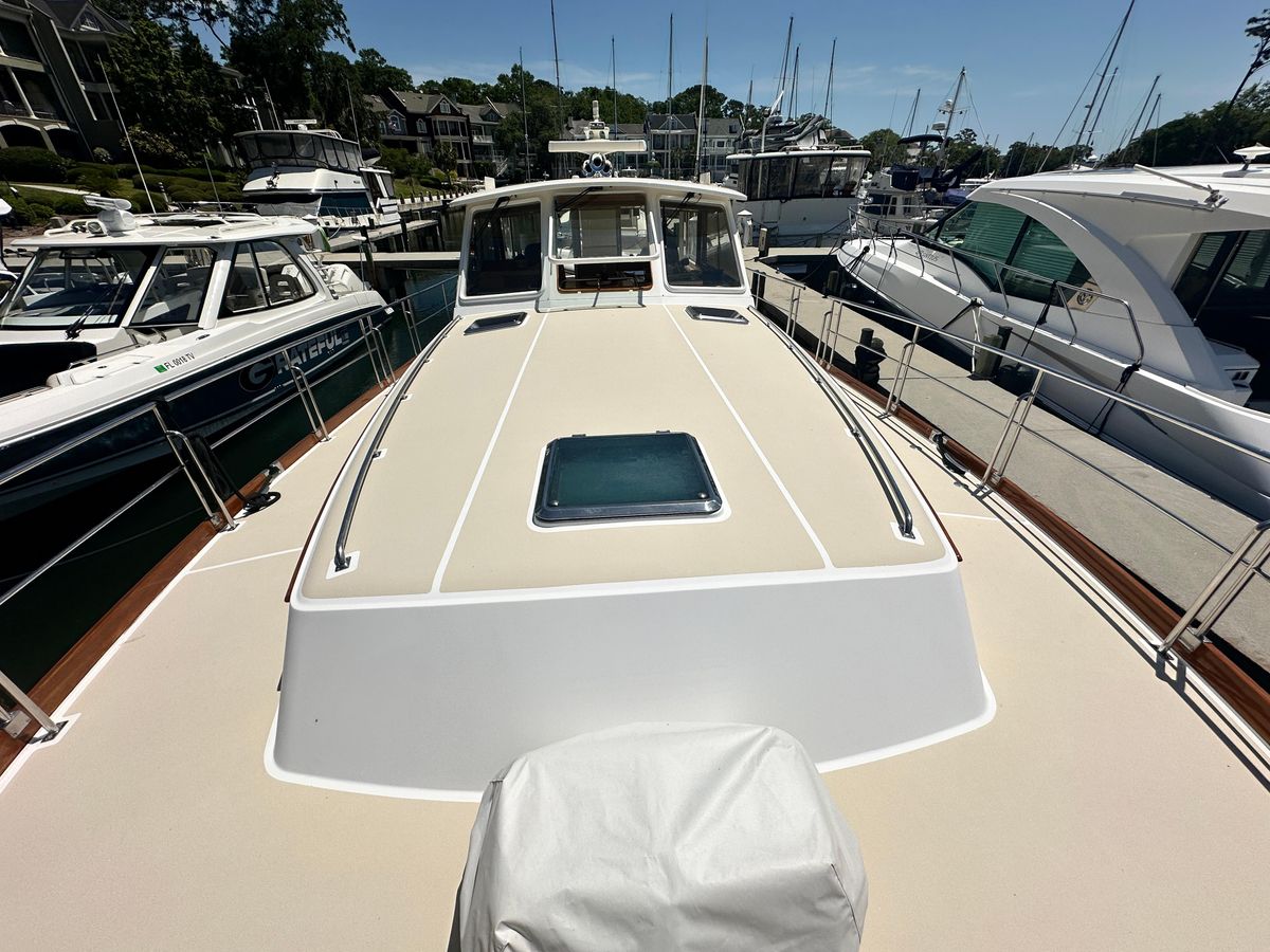 2004 Grand Banks 49 