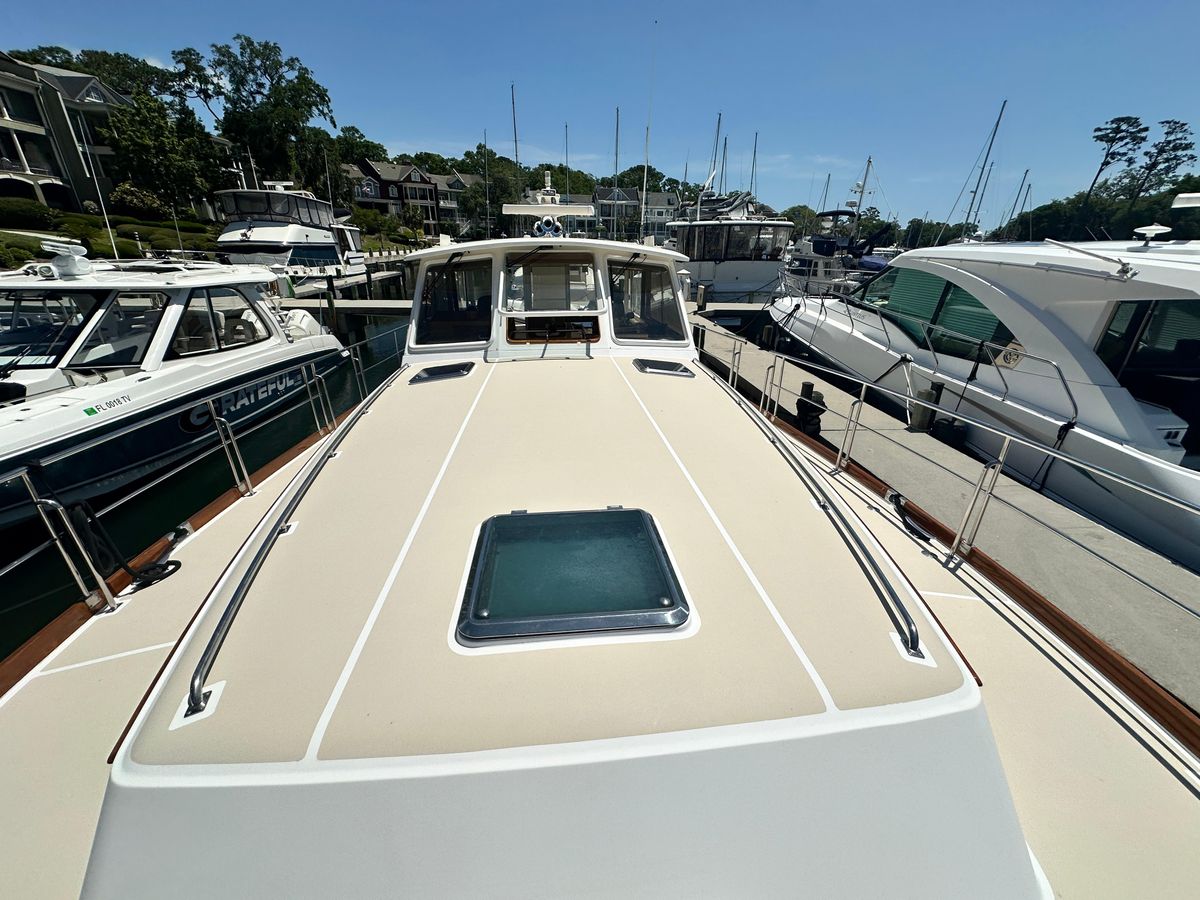 2004 Grand Banks 49 