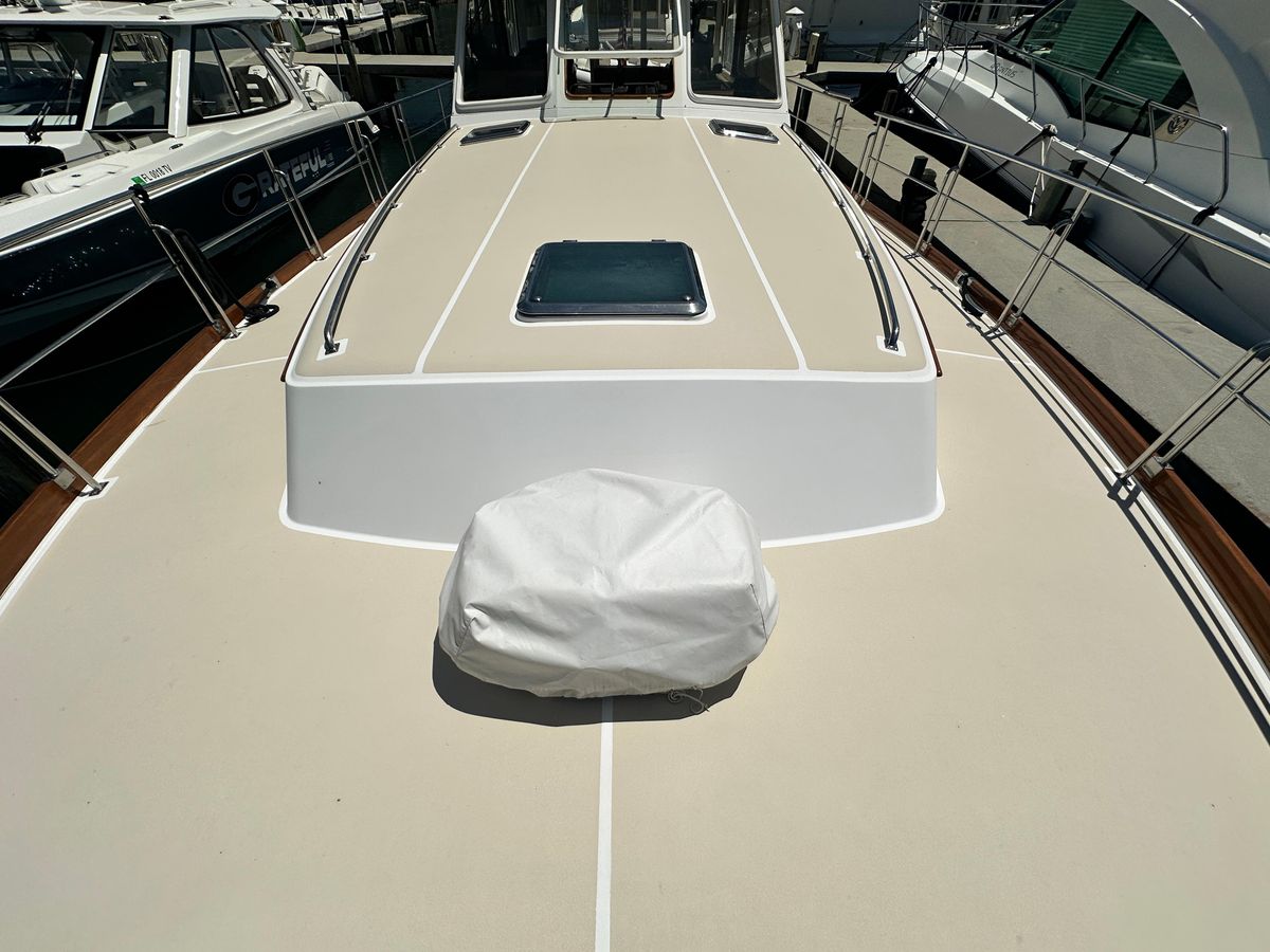 2004 Grand Banks 49 