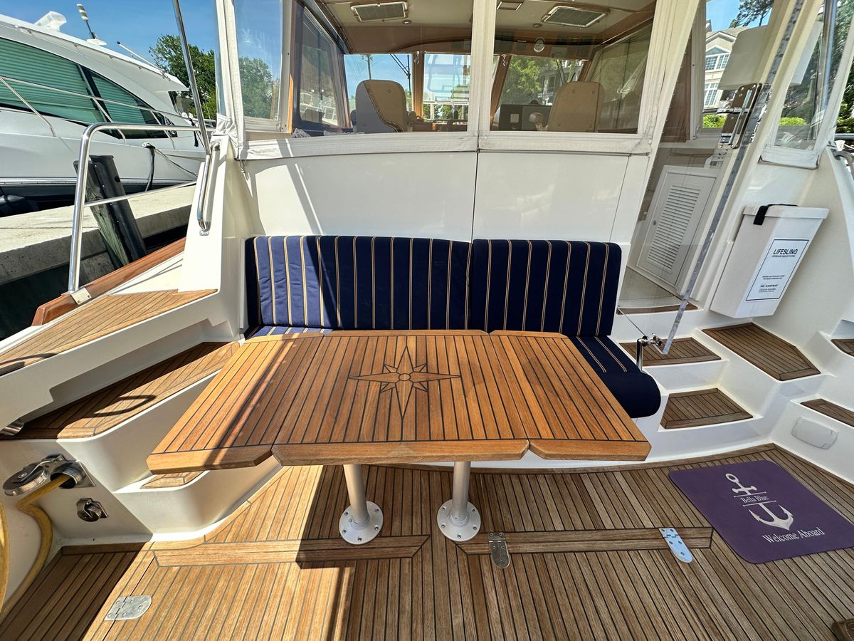 2004 Grand Banks 49 