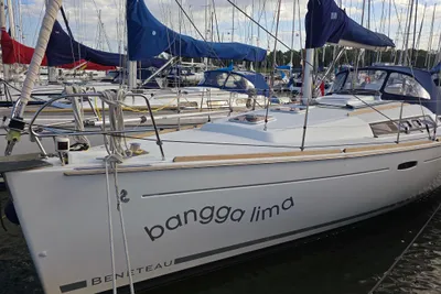 2010 Beneteau Oceanis 37