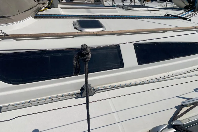  Yacht Photos Pics Jeanneau Sun Odyssey 40 sailboat deck, 2002 model, featuring sleek windows and rigging.