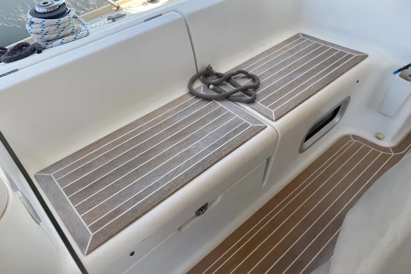  Yacht Photos Pics Jeanneau Sun Odyssey 40 cockpit seating with rope, 2002 model, featuring teak-style decking.
