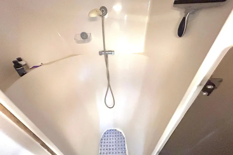 Seahawk Yacht Photos Pics Shower area inside 2004 PDQ 34 Power Catamaran, featuring handheld showerhead and toiletries.