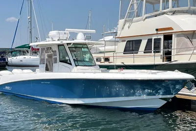 Boston Whaler 350 Outrage