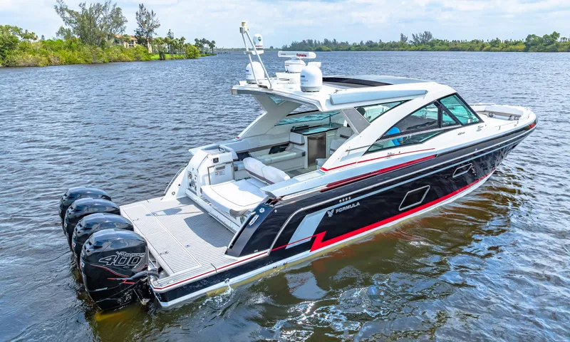 Ski 2 Sea Yacht Photos Pics 2017 Formula 430 Super Sport Crossover luxury boat cruising on a calm river.