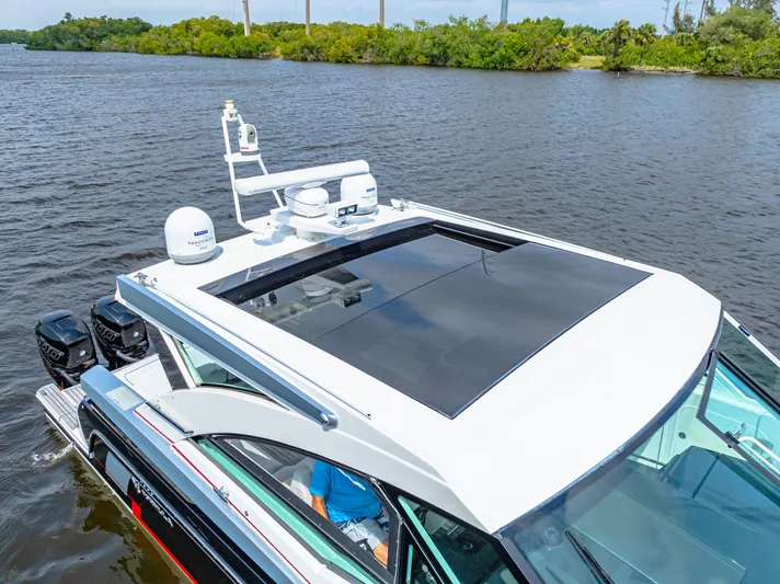 Ski 2 Sea Yacht Photos Pics 2017 Formula 430 Super Sport Crossover boat on a calm river.