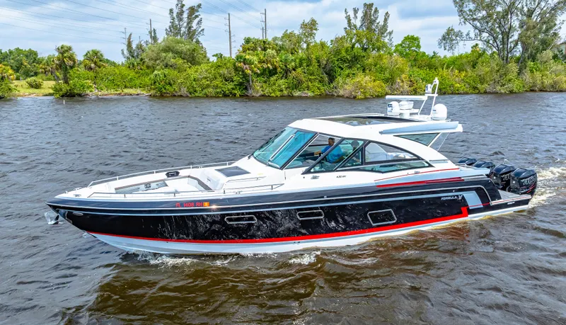 Ski 2 Sea Yacht Photos Pics 2017 Formula 430 Super Sport Crossover cruising on a river.