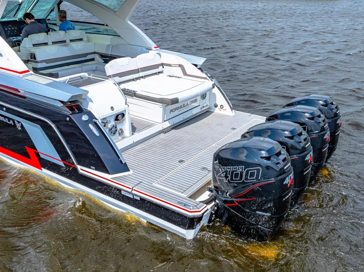 Ski 2 Sea Yacht Photos Pics 2017 Formula 430 Super Sport Crossover with quad Mercury 400 outboard engines on water.
