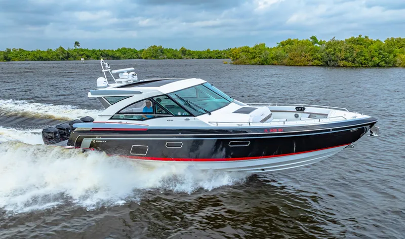 Ski 2 Sea Yacht Photos Pics 2017 Formula 430 Super Sport Crossover cruising on a river.