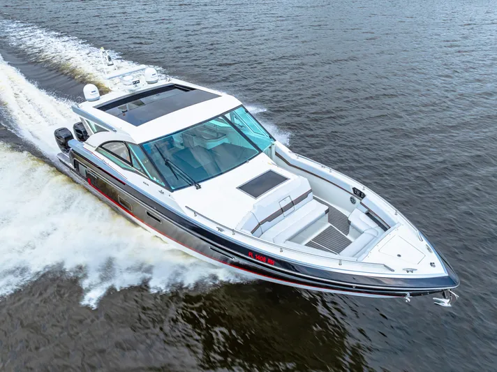 Ski 2 Sea Yacht Photos Pics 2017 Formula 430 Super Sport Crossover cruising on water.