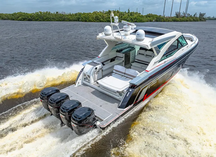 Ski 2 Sea Yacht Photos Pics 2017 Formula 430 Super Sport Crossover boat cruising on water.