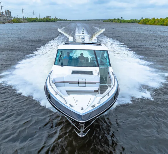 Ski 2 Sea Yacht Photos Pics 2017 Formula 430 Super Sport Crossover cruising on a river.