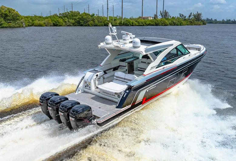 Ski 2 Sea Yacht Photos Pics 2017 Formula 430 Super Sport Crossover speeding on water with quad outboard engines.
