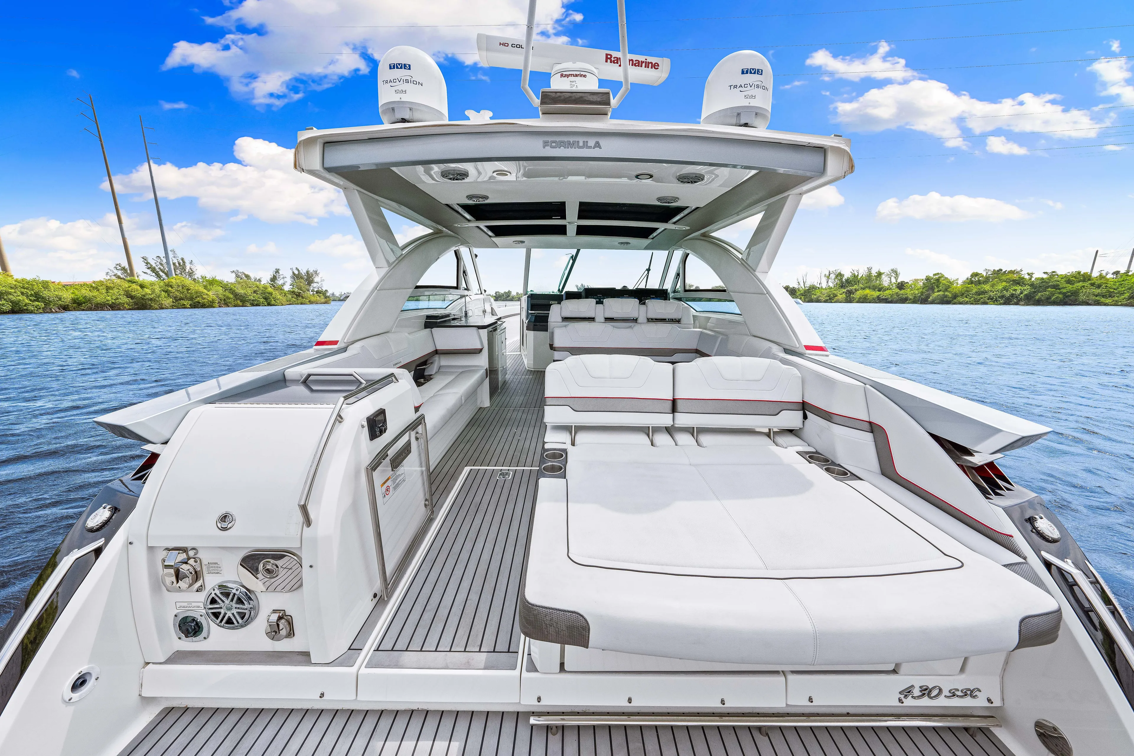 Ski 2 Sea Yacht Photos Pics 2017 Formula 430 Super Sport Crossover luxury yacht with spacious deck and modern amenities.