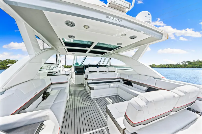 Ski 2 Sea Yacht Photos Pics 2017 Formula 430 Super Sport Crossover luxury yacht interior with spacious seating.