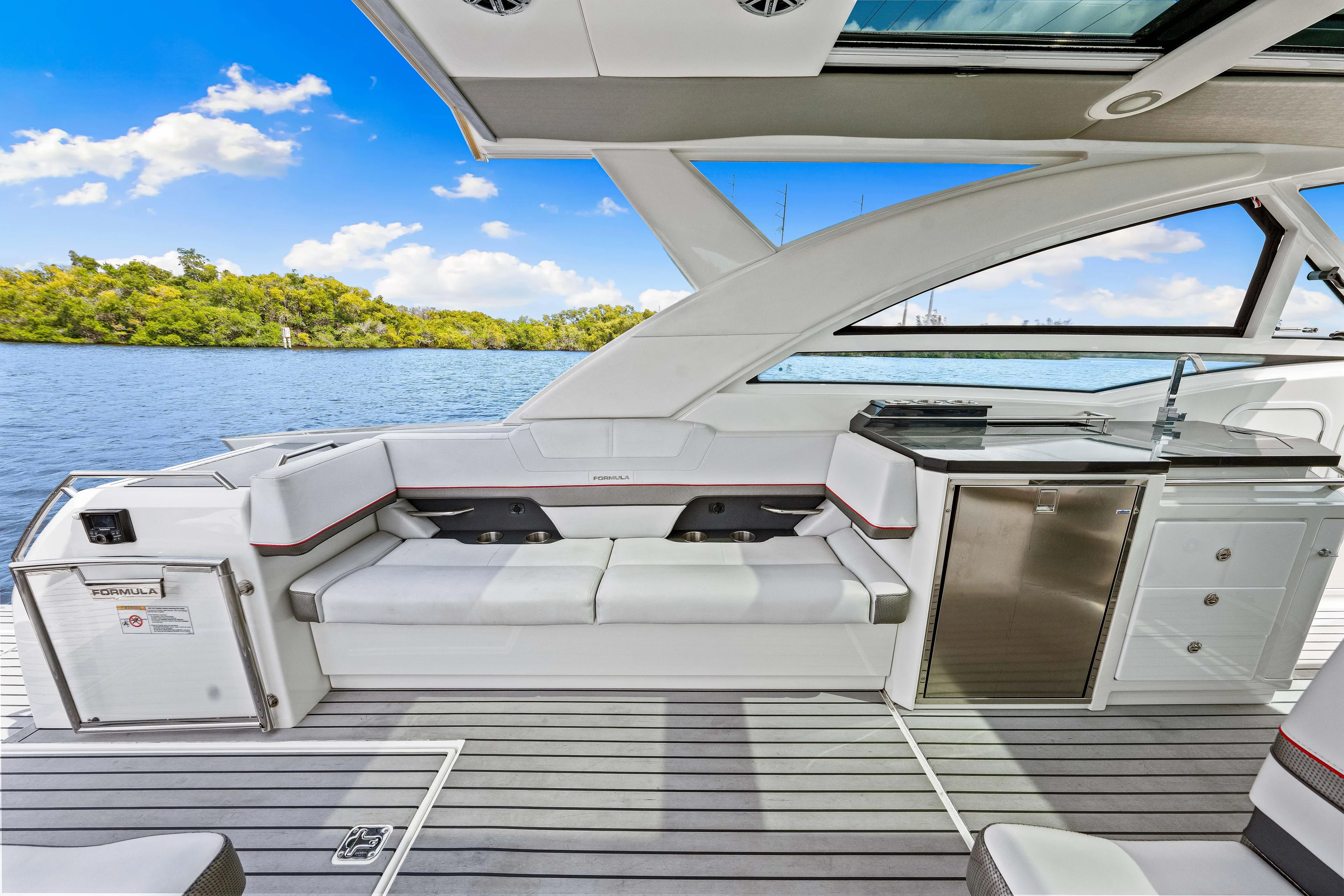 Ski 2 Sea Yacht Photos Pics 2017 Formula 430 Super Sport Crossover yacht interior with seating and kitchenette.