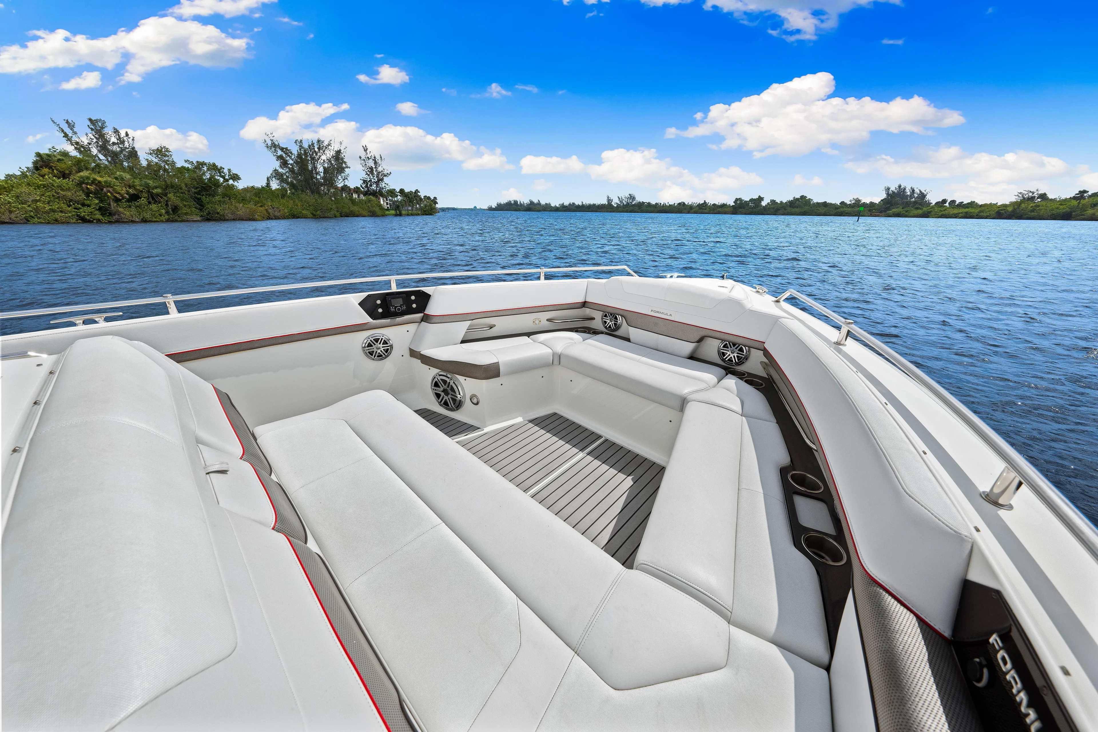 Ski 2 Sea Yacht Photos Pics 2017 Formula 430 Super Sport Crossover boat interior with white seating on a lake.