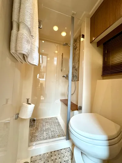 Proof Of Work Yacht Photos Pics Master StateRoom - Head