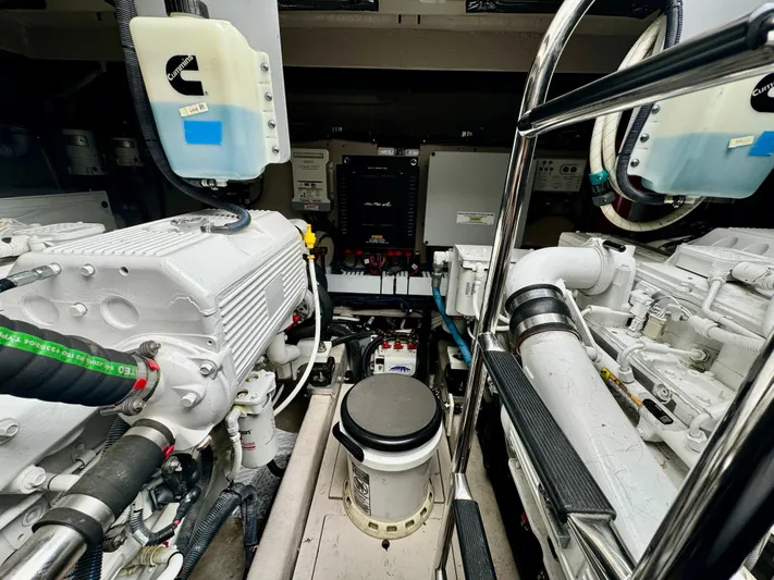 Proof Of Work Yacht Photos Pics Engine Room - Looking Forward