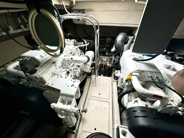 Proof Of Work Yacht Photos Pics Engine Room - Looking Aft