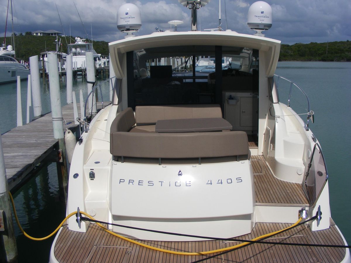 2012 Prestige 44 