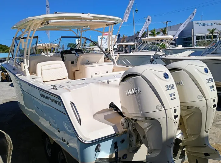 307-310 Yacht Photos Pics 