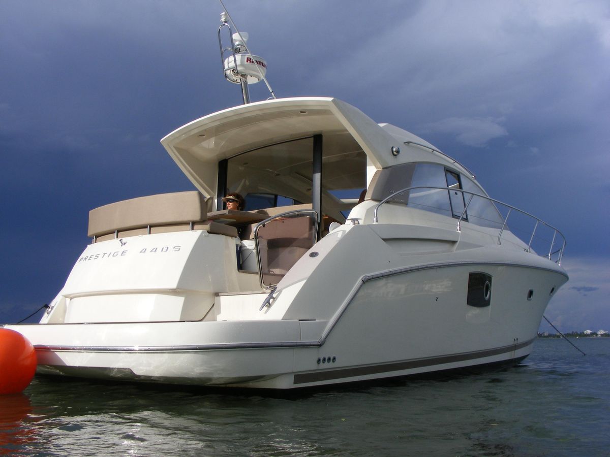 2012 Prestige 44 