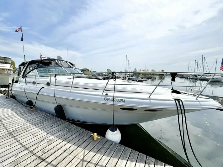  Yacht Photos Pics Sea Ray 410 Sundancer 2000 docked at marina, sleek design, clear sky background.