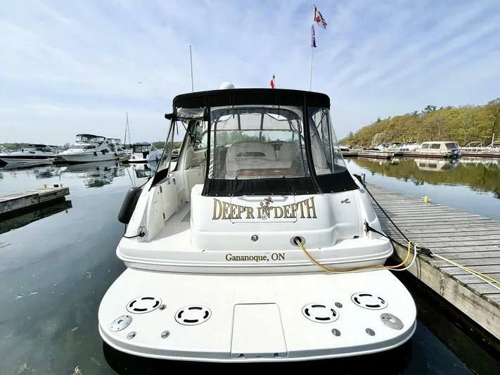  Yacht Photos Pics 2000 Sea Ray 410 Sundancer docked in Gananoque, Ontario marina.
