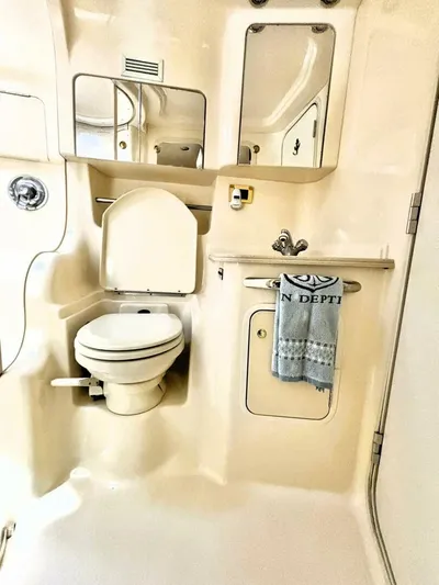  Yacht Photos Pics 2000 Sea Ray 410 Sundancer bathroom with toilet, mirror, and towel rack.