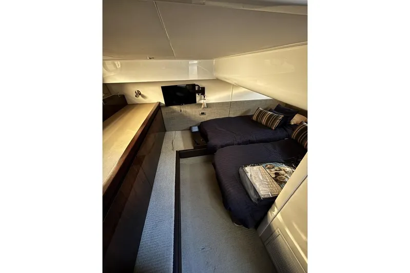 Seven Stars Yacht Photos Pics Luxurious cabin interior of 2016 Sea Ray 400 Sundancer yacht with twin beds.