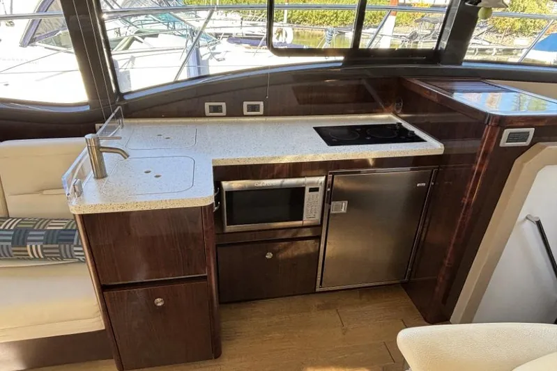 Seven Stars Yacht Photos Pics Luxurious 2016 Sea Ray 400 Sundancer yacht interior kitchen with modern amenities.