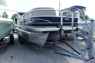 Sun Tracker Party Barge 22 DLX