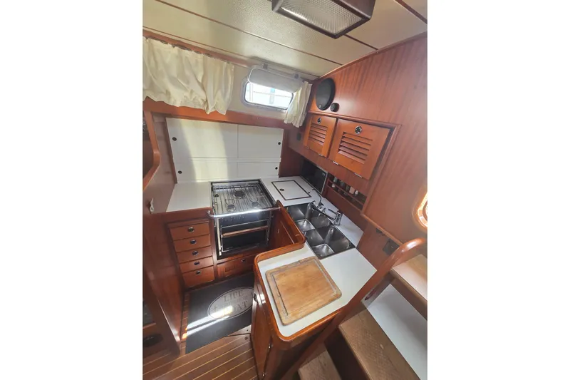 Georgia B Yacht Photos Pics Interior of 2000 Hallberg-Rassy 42F Mk II yacht, featuring a compact, well-equipped kitchen.