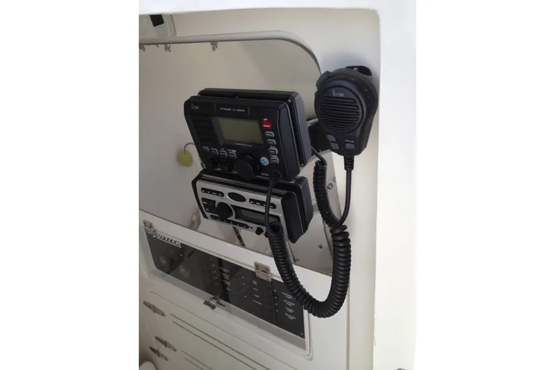 Lady Michelle Yacht Photos Pics 2012 Jupiter 29 FS CC boat radio and control panel setup.