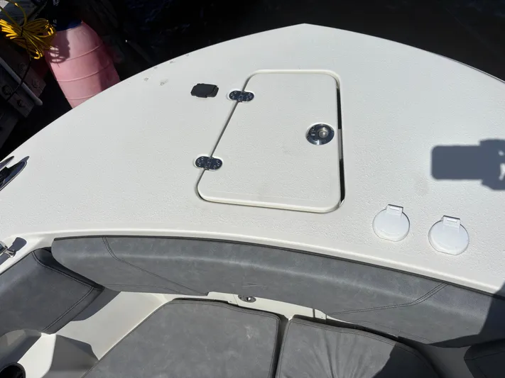  Yacht Photos Pics 2023 Stingray 273 CC boat deck with storage hatch and seating area.
