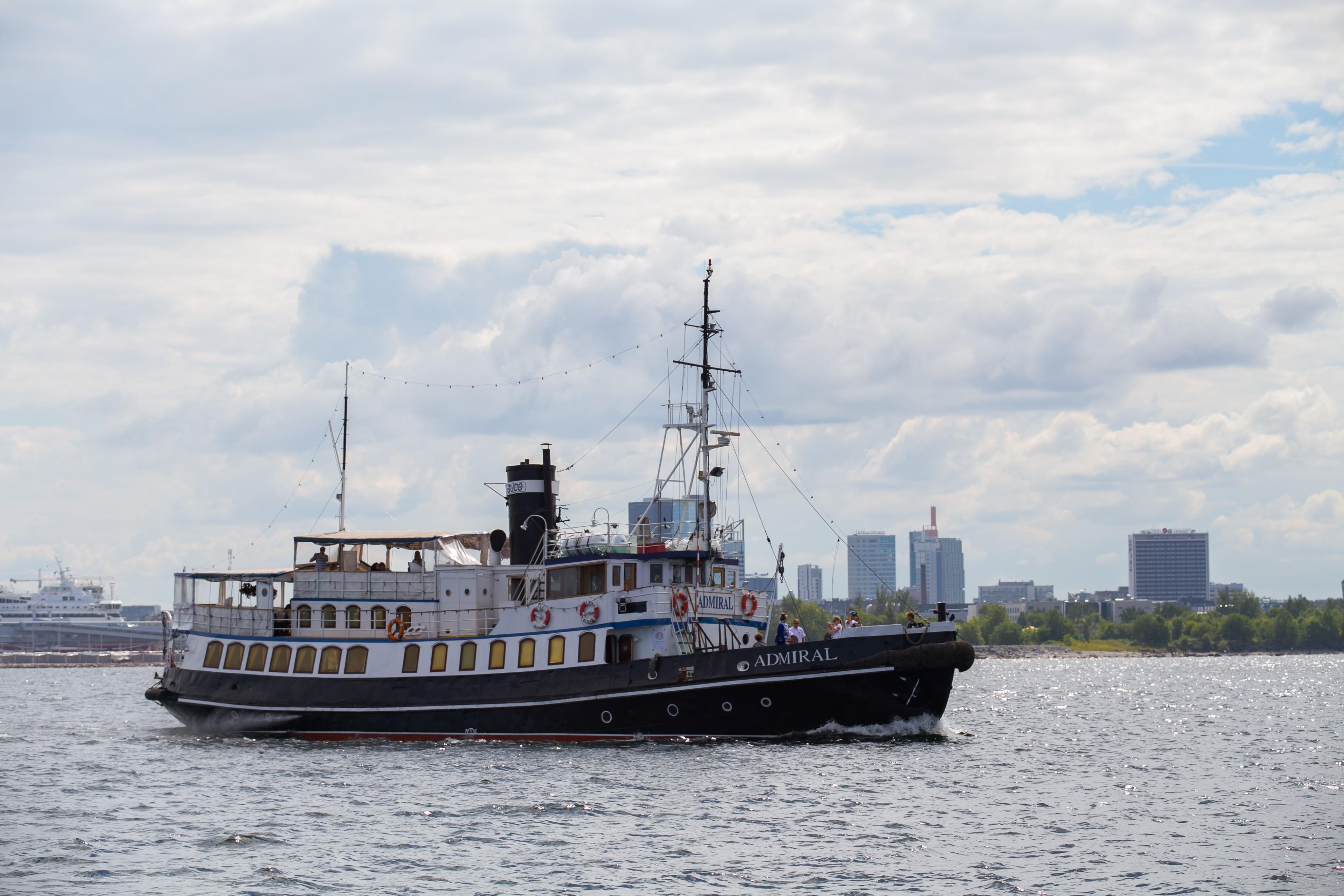 1955 Admiral 100 Steamship