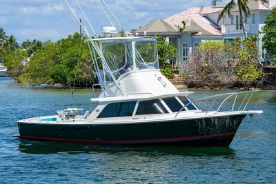 Bertram 31 Flybridge Cruiser