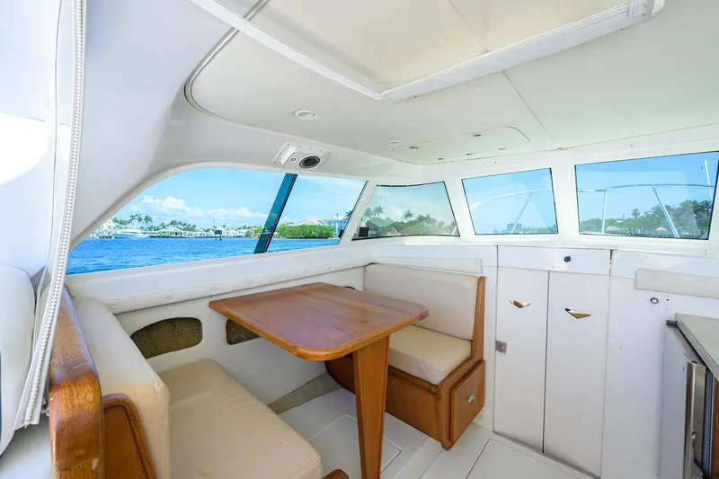 Mr. Toad Yacht Photos Pics Bertram 31 Mr. Toad - Dinette