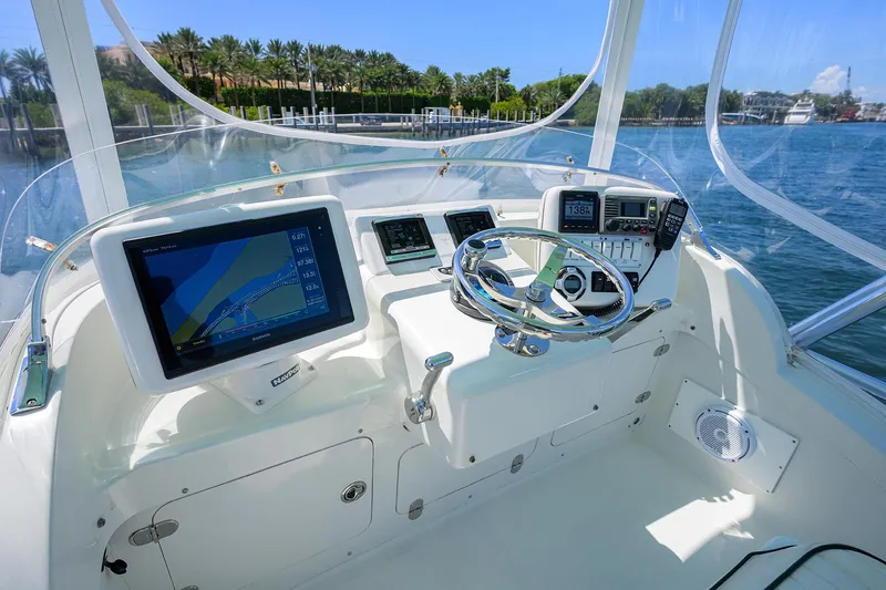Mr. Toad Yacht Photos Pics Bertram 31 Mr. Toad - Flybridge Electronics
