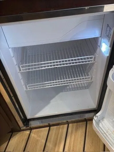  Yacht Photos Pics 2015 REGAL 42 SPORT COUPE - Image 18