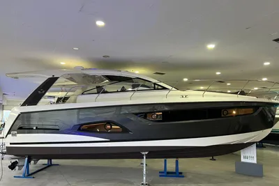 2022 Sealine S390