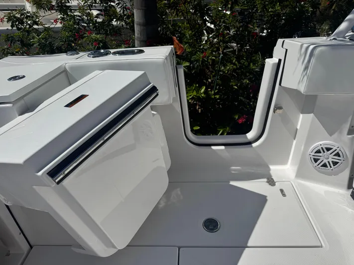  Yacht Photos Pics 2026 Blackfin 272 DC boat interior with sleek white design and modern features.