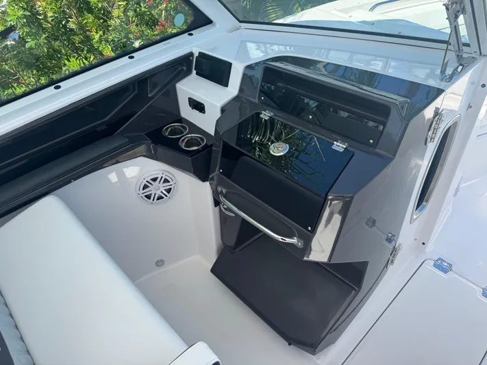  Yacht Photos Pics 2026 Blackfin 272 DC boat interior with sleek dashboard and seating area.