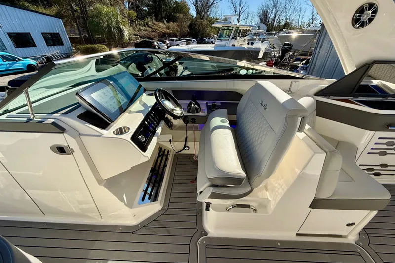  Yacht Photos Pics 2021 Sea Ray SLX 310 Outboard helm with modern controls and luxurious seating.