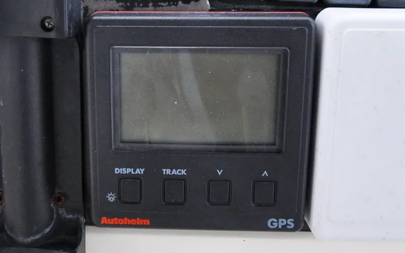 Calmati Yacht Photos Pics Azimut 54 - Calmati - Flybridge - Helm - GPS Display