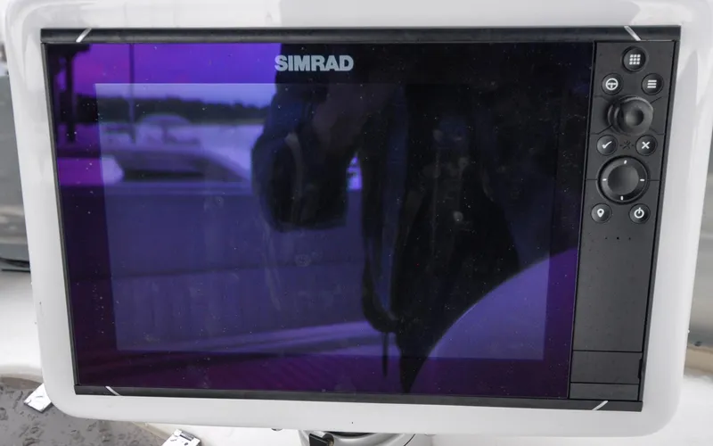 Calmati Yacht Photos Pics Azimut 54 - Calmati - Flybridge - Helm - Multifunction Display