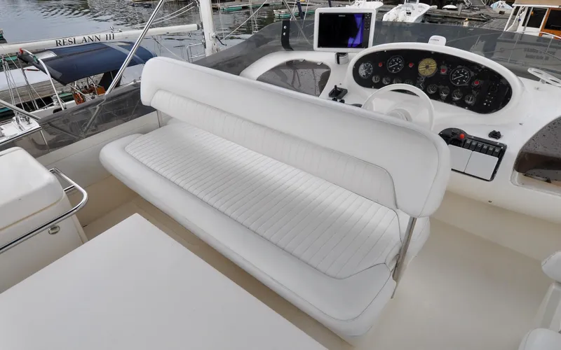 Calmati Yacht Photos Pics Azimut 54 - Calmati - Flybridge - Convertible Seat